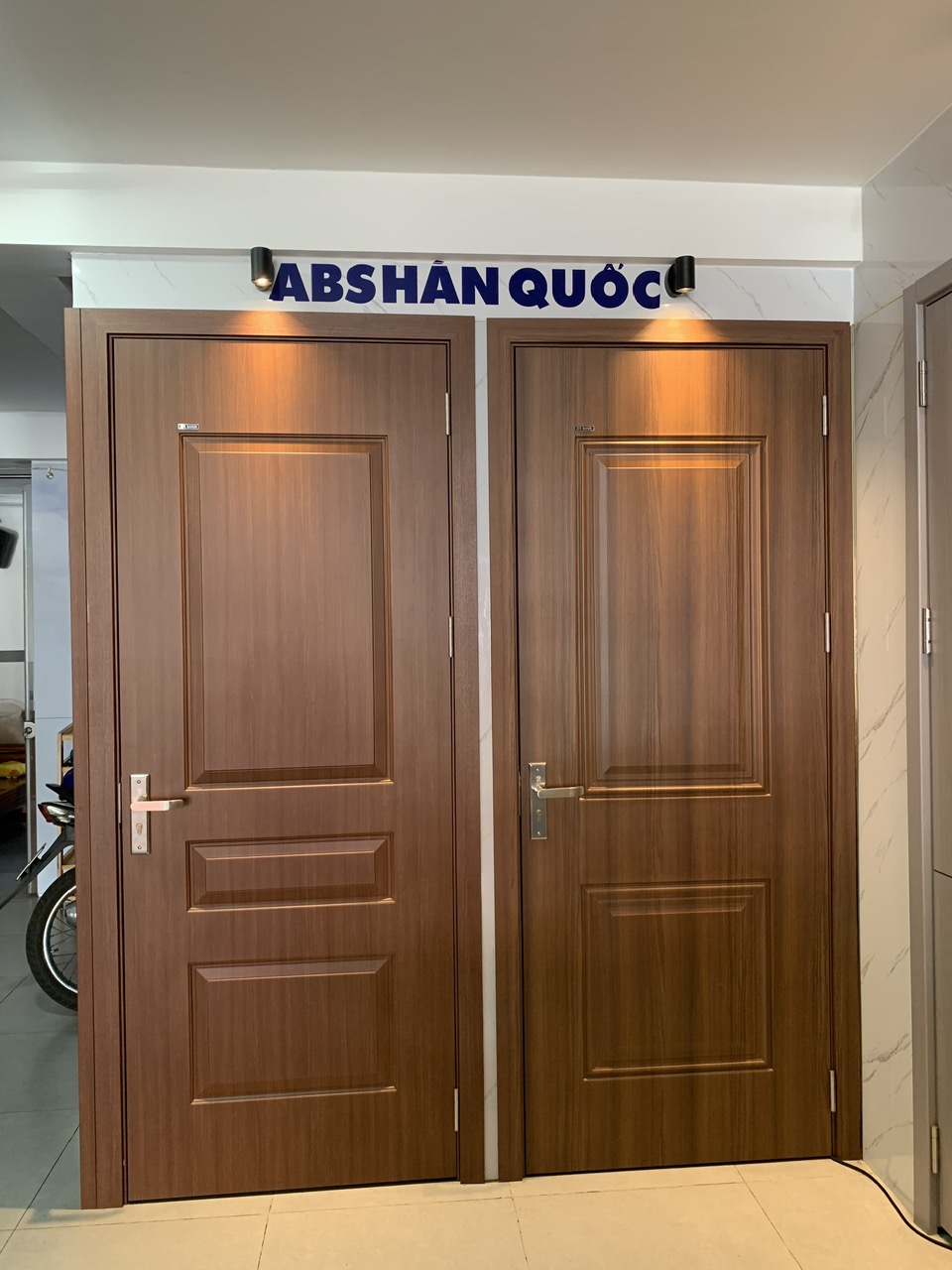 Trang chủ anh cua showroom 7